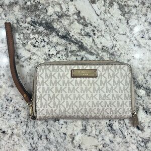 Michael Kors Wristlet